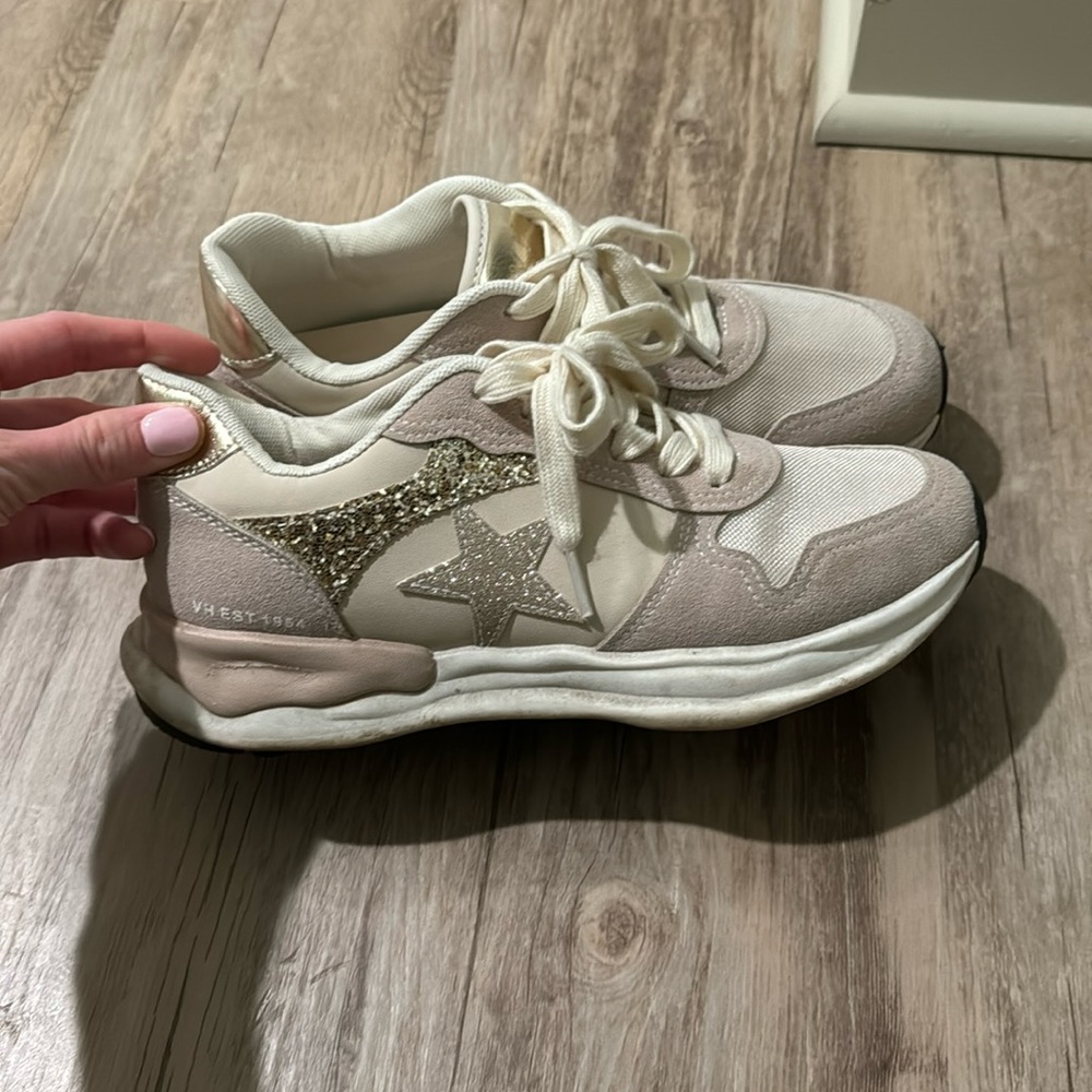 Casual star sneakers